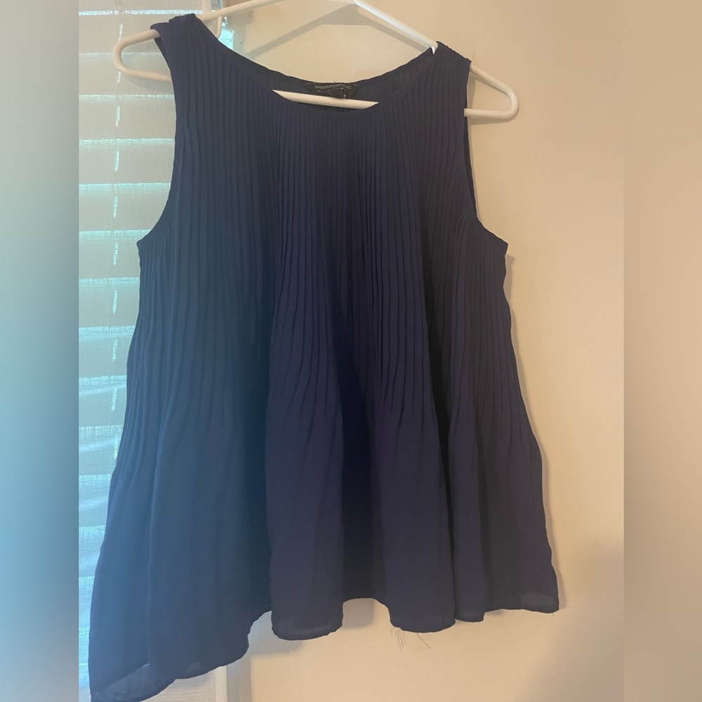 Navy banana republic creased/pleated flowy top